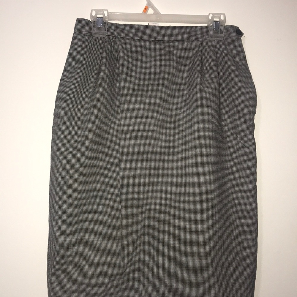 Skirt w/ pockets